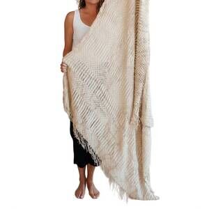 NEW CUDDLE CULTURE graham blanket single cuddle size in beige